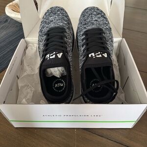 🔥NWT🔥 Athletic Propulsion Labs Sneakers